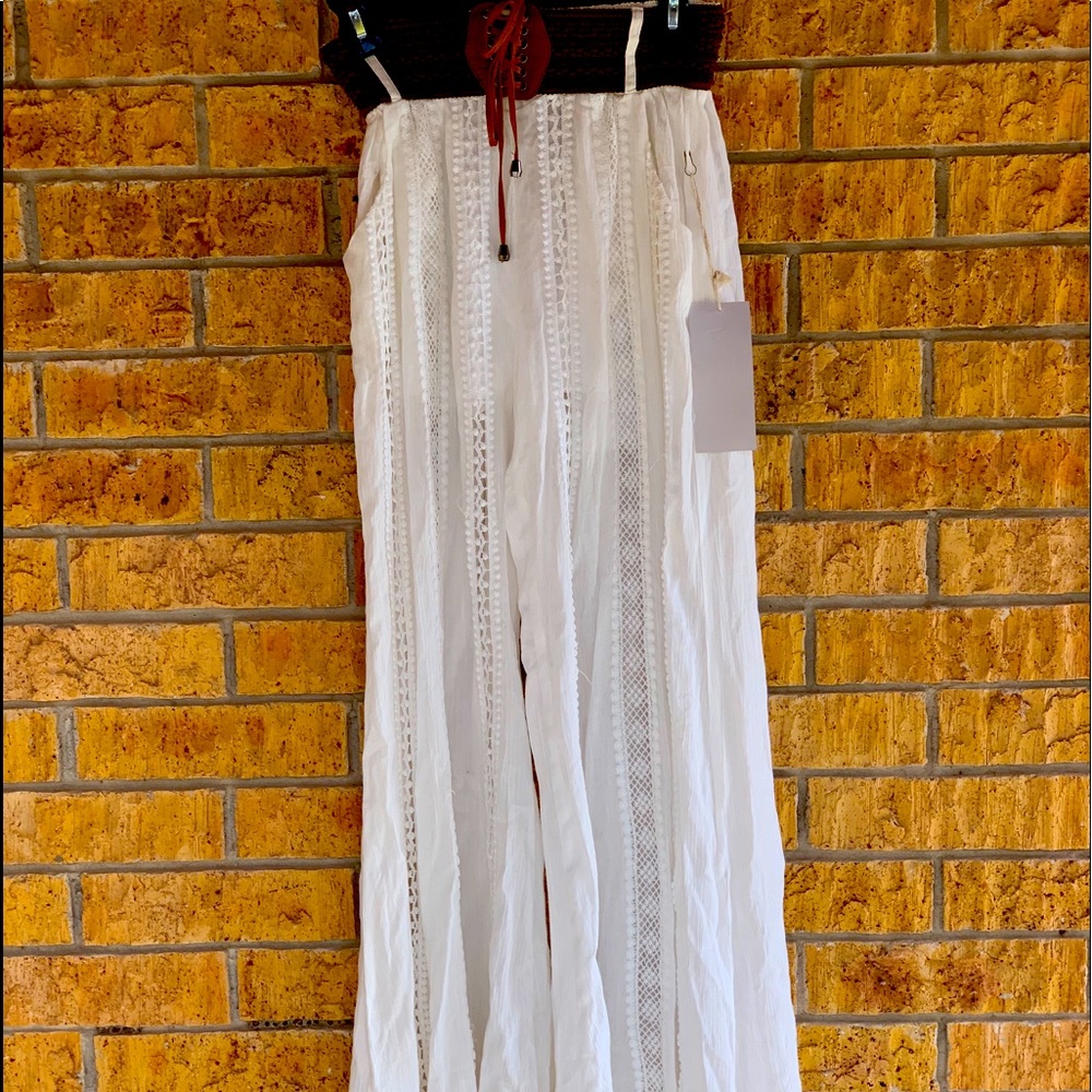 Cute white pants